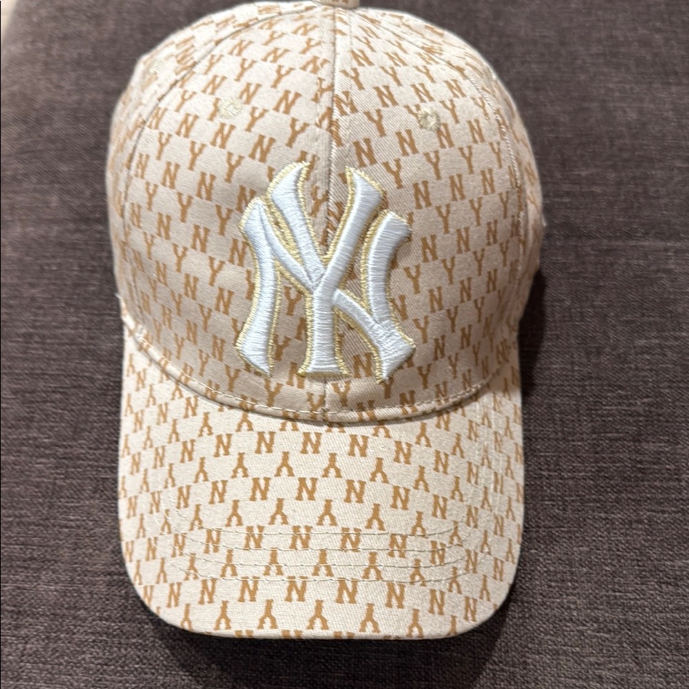 NY Yankees Embroidered Baseball Cap